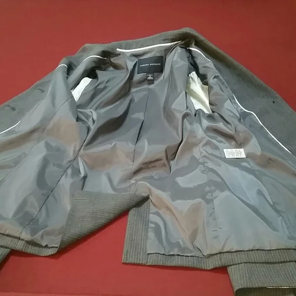 Banana Republic sizes: Jacket 6. Skirt 4 - Picture 10 of 16